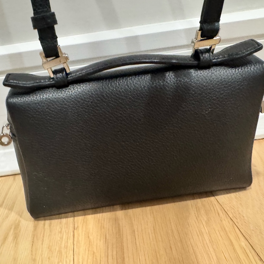 Loro Pian Elegant Black Crossbody Bag - Picture 6 of 9